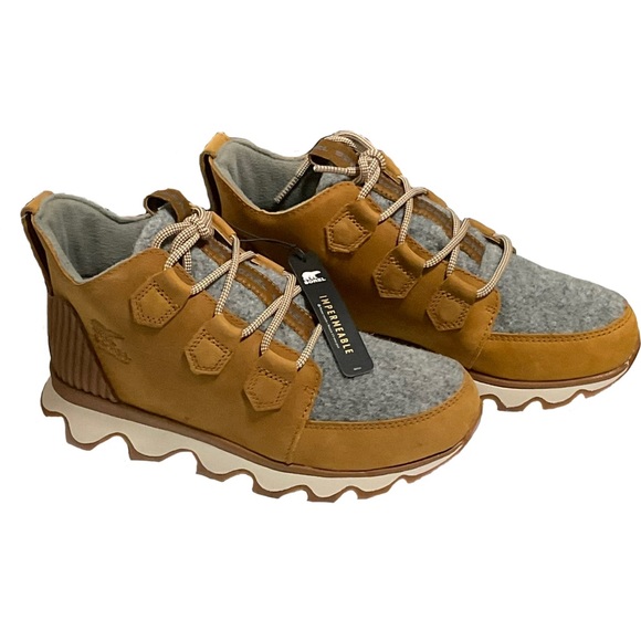 Sorel Shoes - NWT SOREL KINETIC CARIBOU SNOW BOOT in Light Brown/Grey